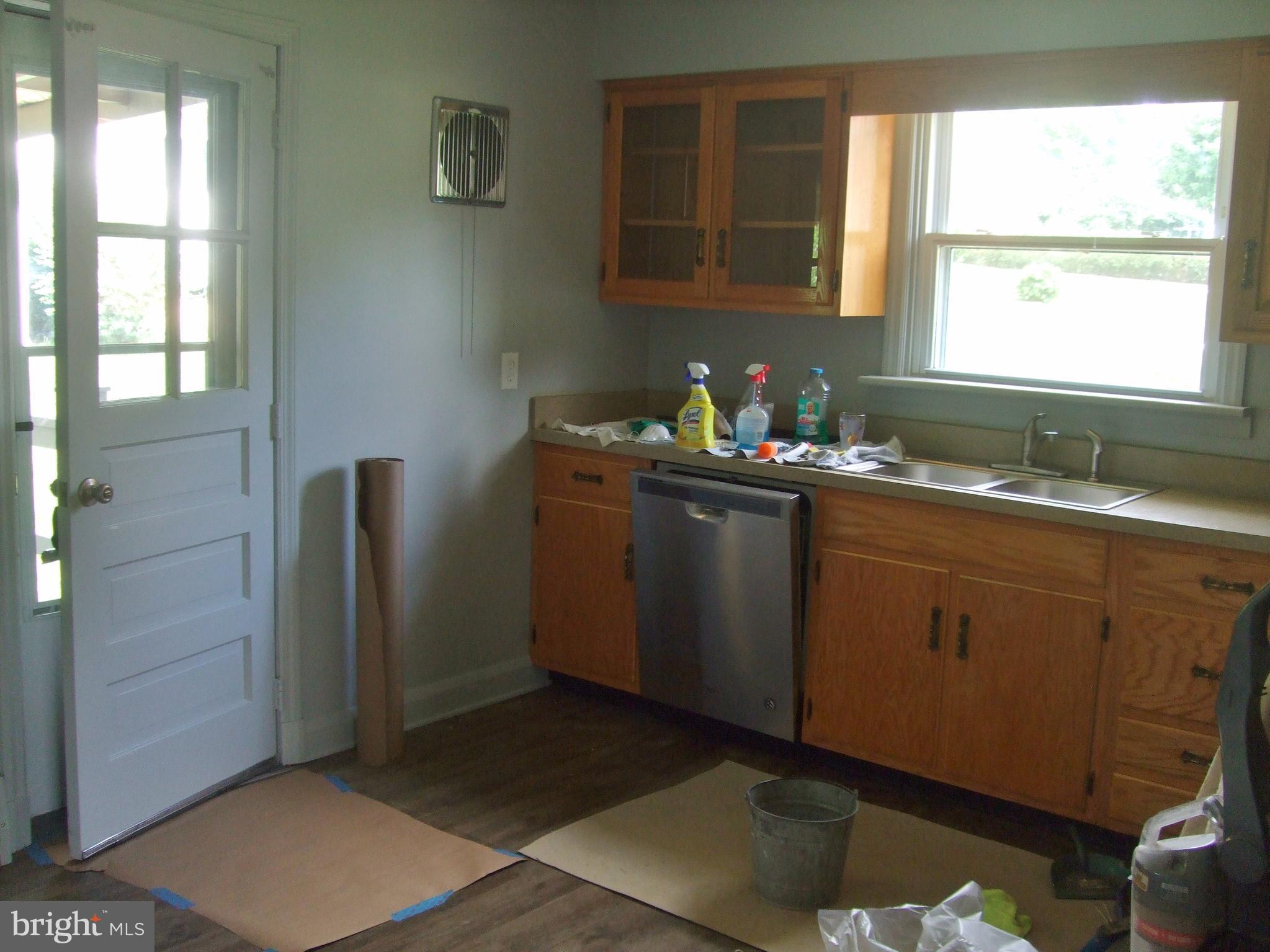 504 Poole Road Westminster, MD 21157 - Photo 19 of 26 Kitchen