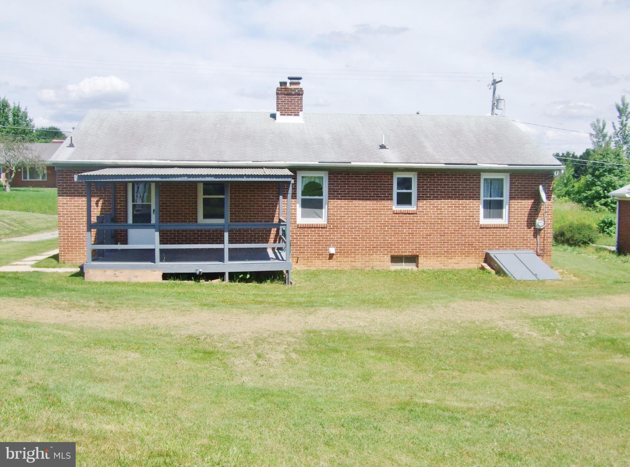 504 Poole Road Westminster, MD 21157 - Photo 4 of 26 Exterior (Rear)