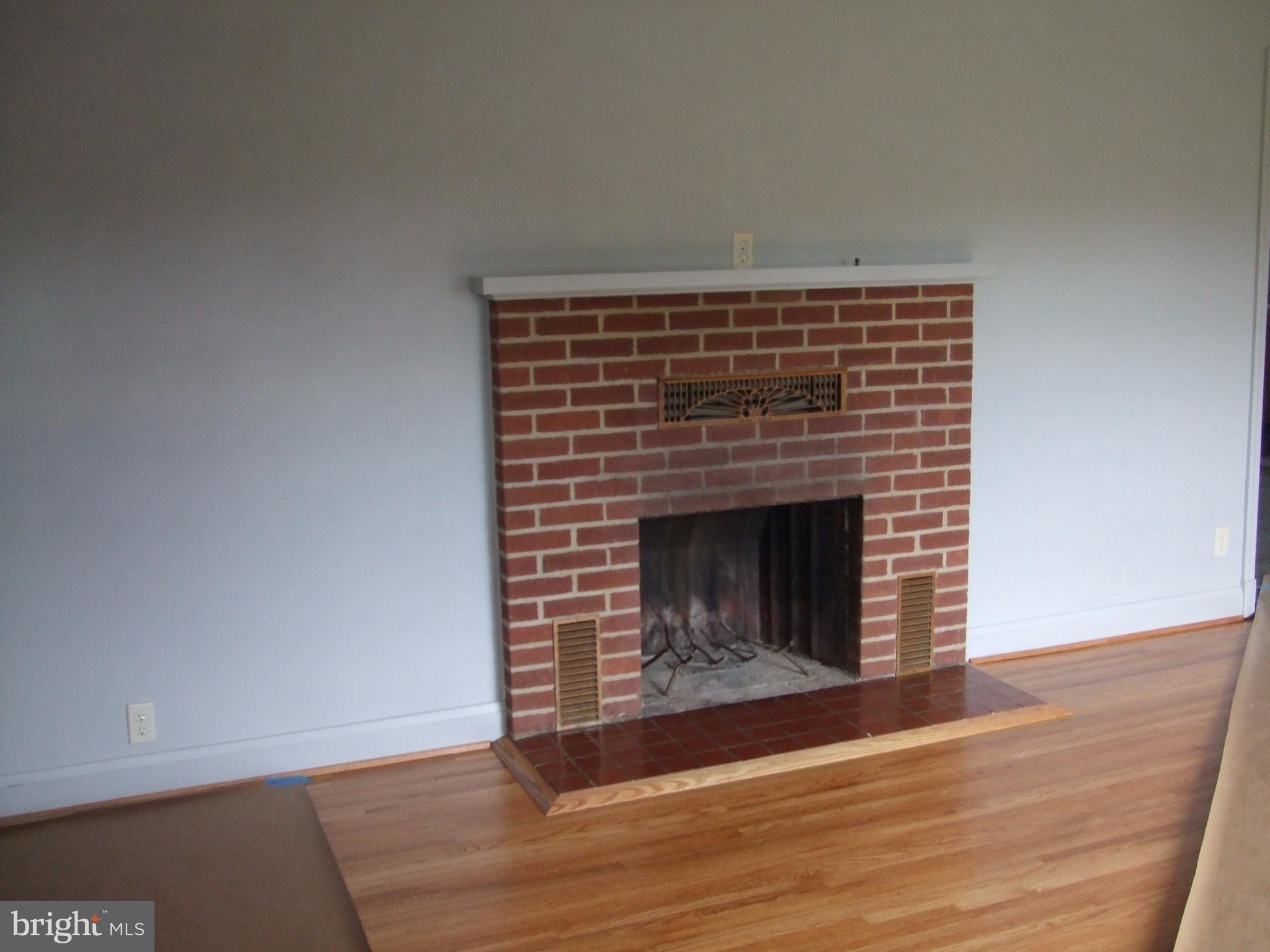 504 Poole Road Westminster, MD 21157 - Photo 7 of 26 Living Room
