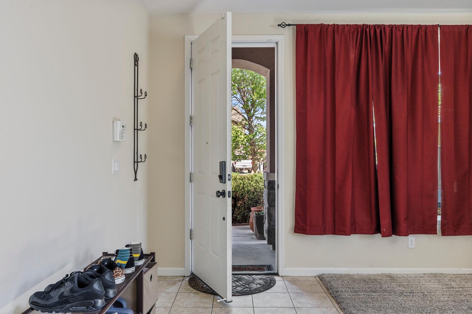 138 Rancho Bernado Court Bay Point, CA 94565 - Photo 4 of 48