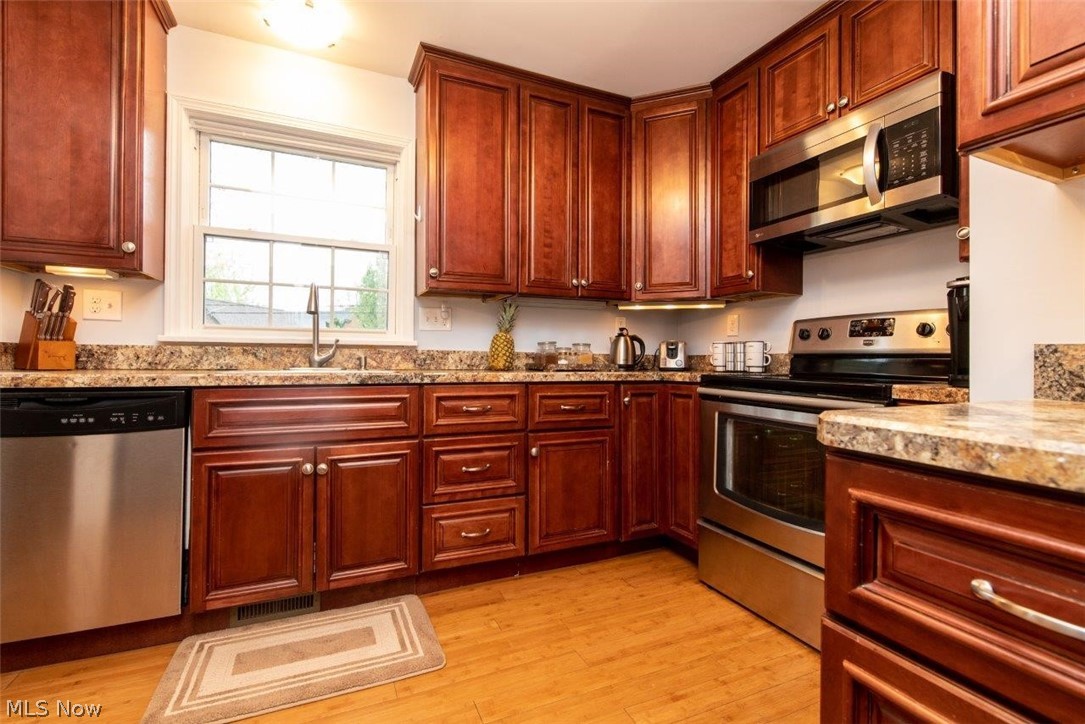 3519 Edison Road Cleveland, OH 44121 - Photo 9 of 29 Gallery Image 9