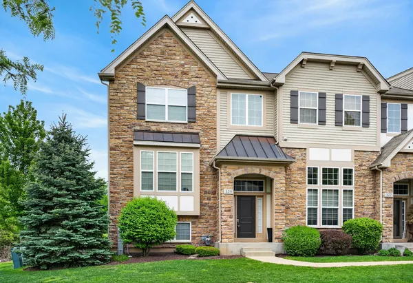 $389,900 | 329 Bennett Drive, Carol Stream, IL 60188