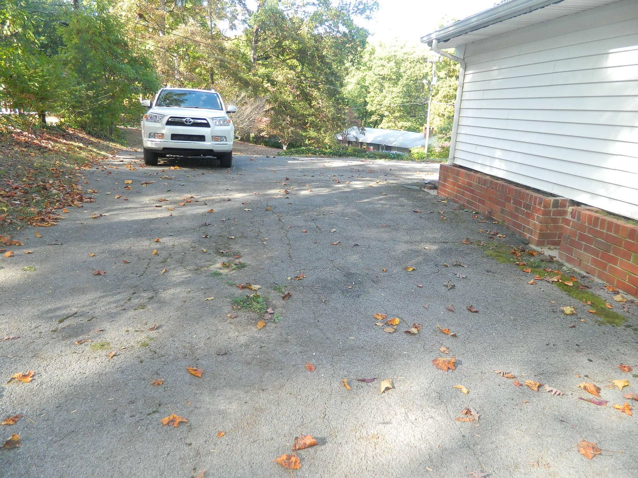 5821 Nottingham Road Knoxville, TN 37918 - Photo 5 of 20 driveway, plenty of parking