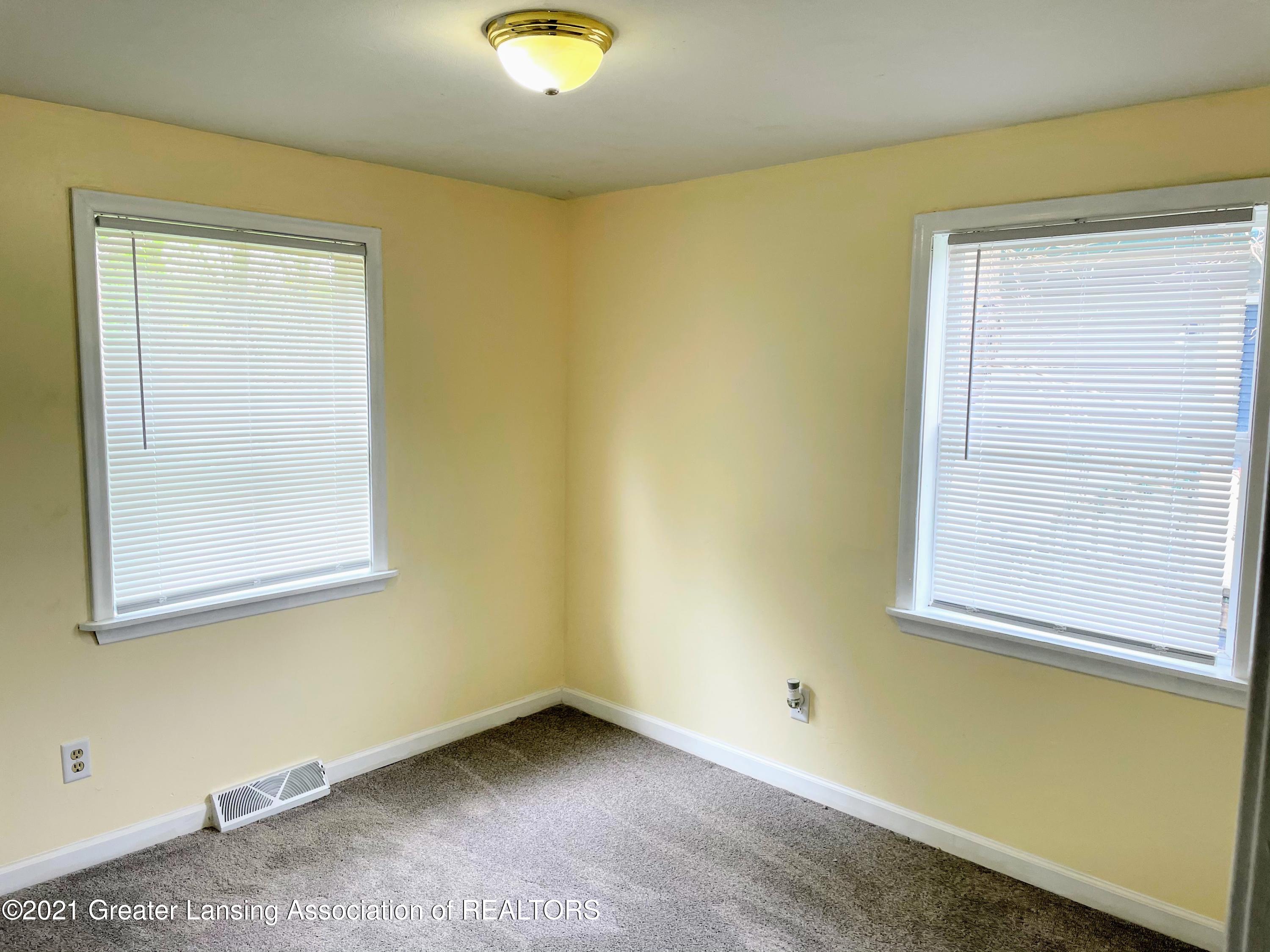 3213 West Jolly Road Lansing, MI 48911 - Photo 13 of 25 IMG_2144