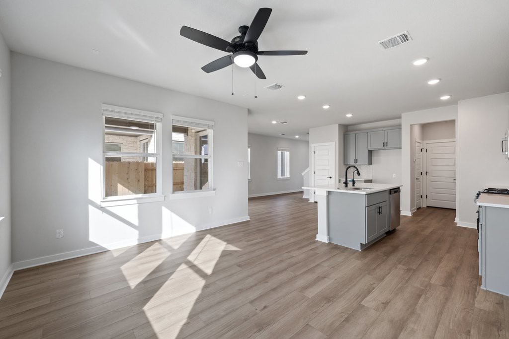 115 Verra Way Georgetown, TX 78626 - Photo 10 of 32