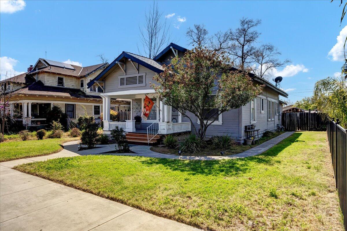 1239 D Street Reedley, CA 93654 - Photo 2 of 29 02-2