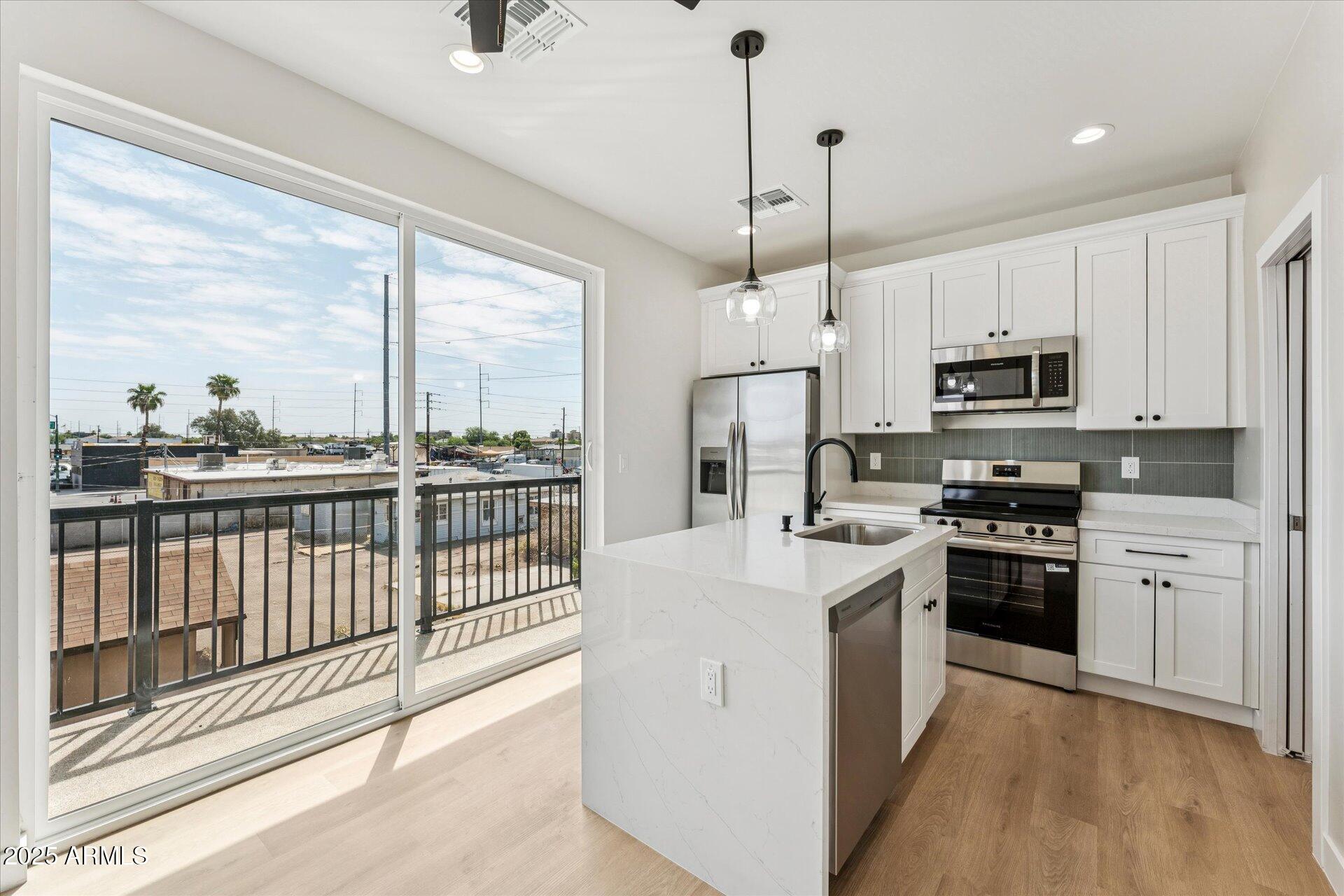 1508 West Sherman Street, Unit C Phoenix, AZ 85007 - Photo 13 of 15 04-004-kitchen