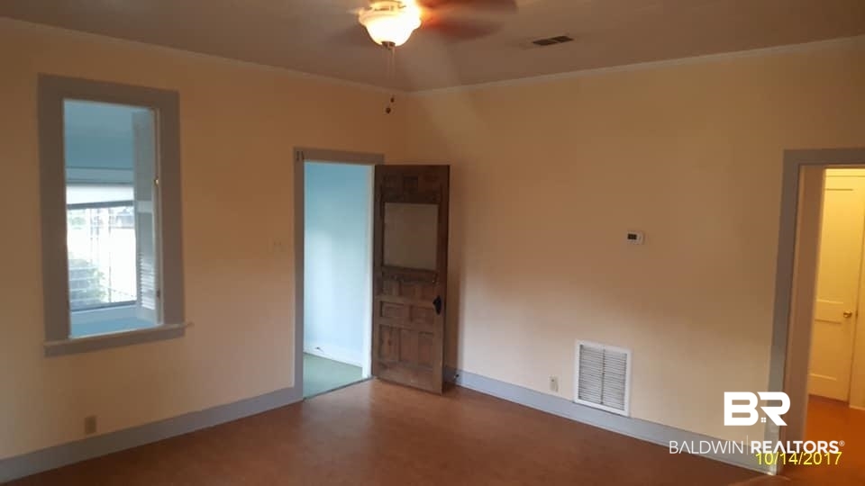 304 West Orange Avenue Foley, AL 36535 - Photo 19 of 40 Living room