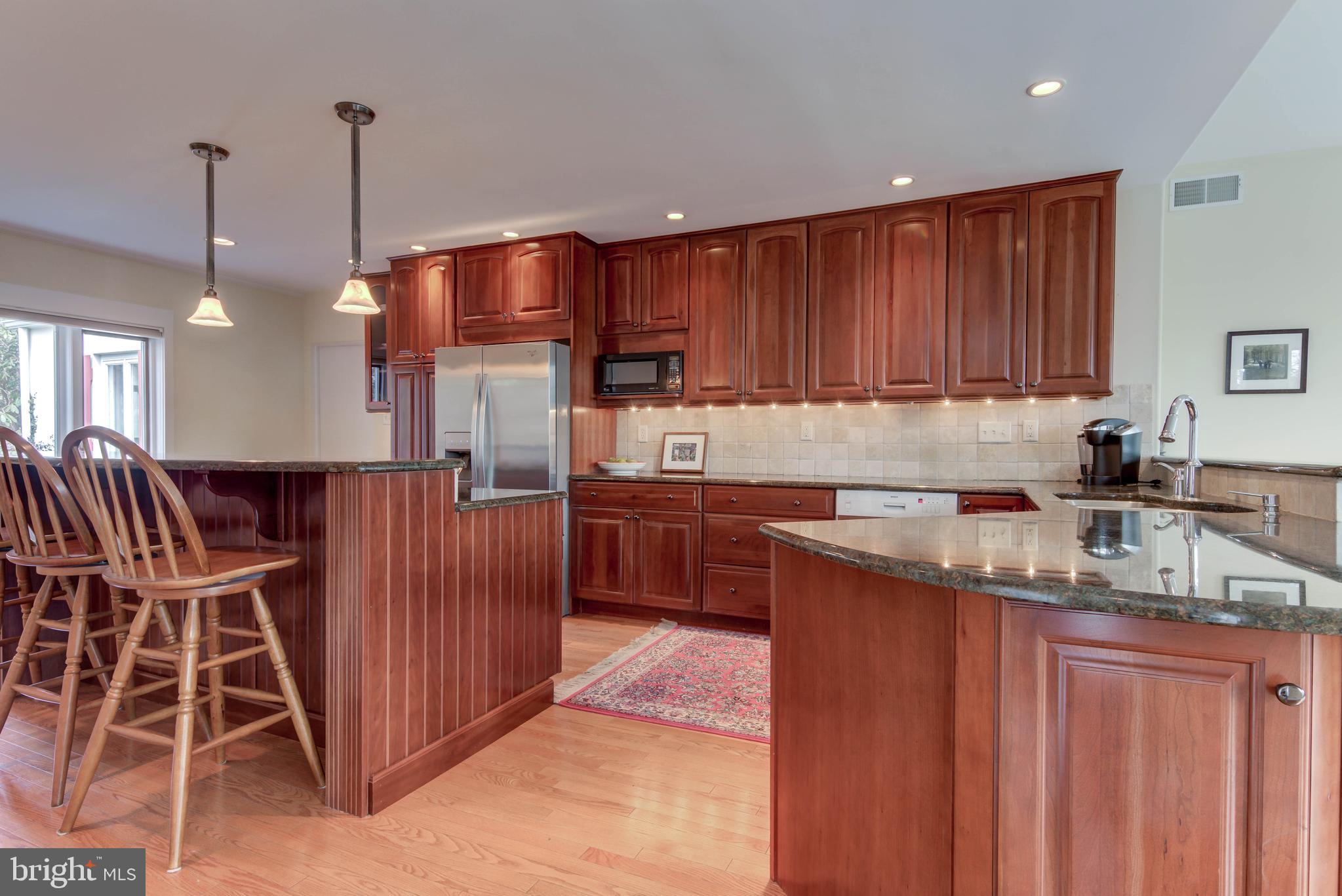 349 Oak Terrace Wayne, PA 19087 - Photo 7 of 28 Loads of Cabinet & Counter Space