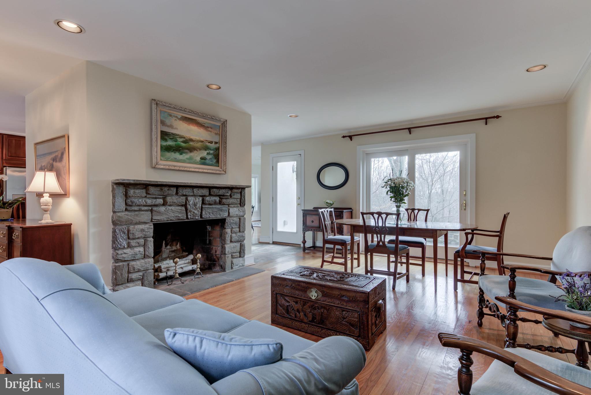 349 Oak Terrace Wayne, PA 19087 - Photo 9 of 28 Living / Dining Room