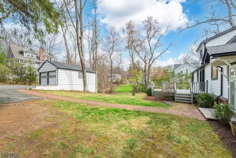 a view of a house with yard and tree s