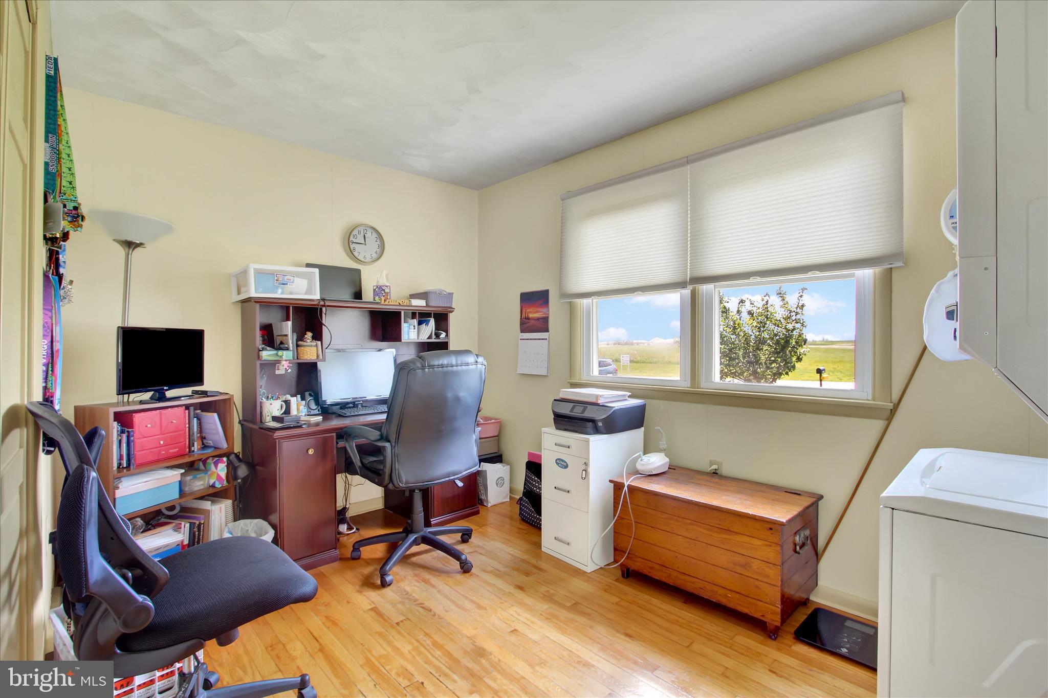 2275 Mummasburg Road Gettysburg, PA 17325 - Photo 11 of 31 a workspace with furniture and a flat screen tv
