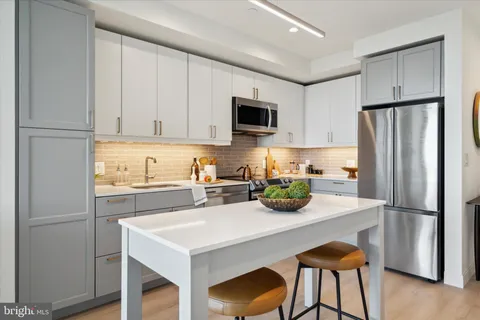 $3,050 | 1-5 Dock Street, Unit 2503, Philadelphia, PA 19106