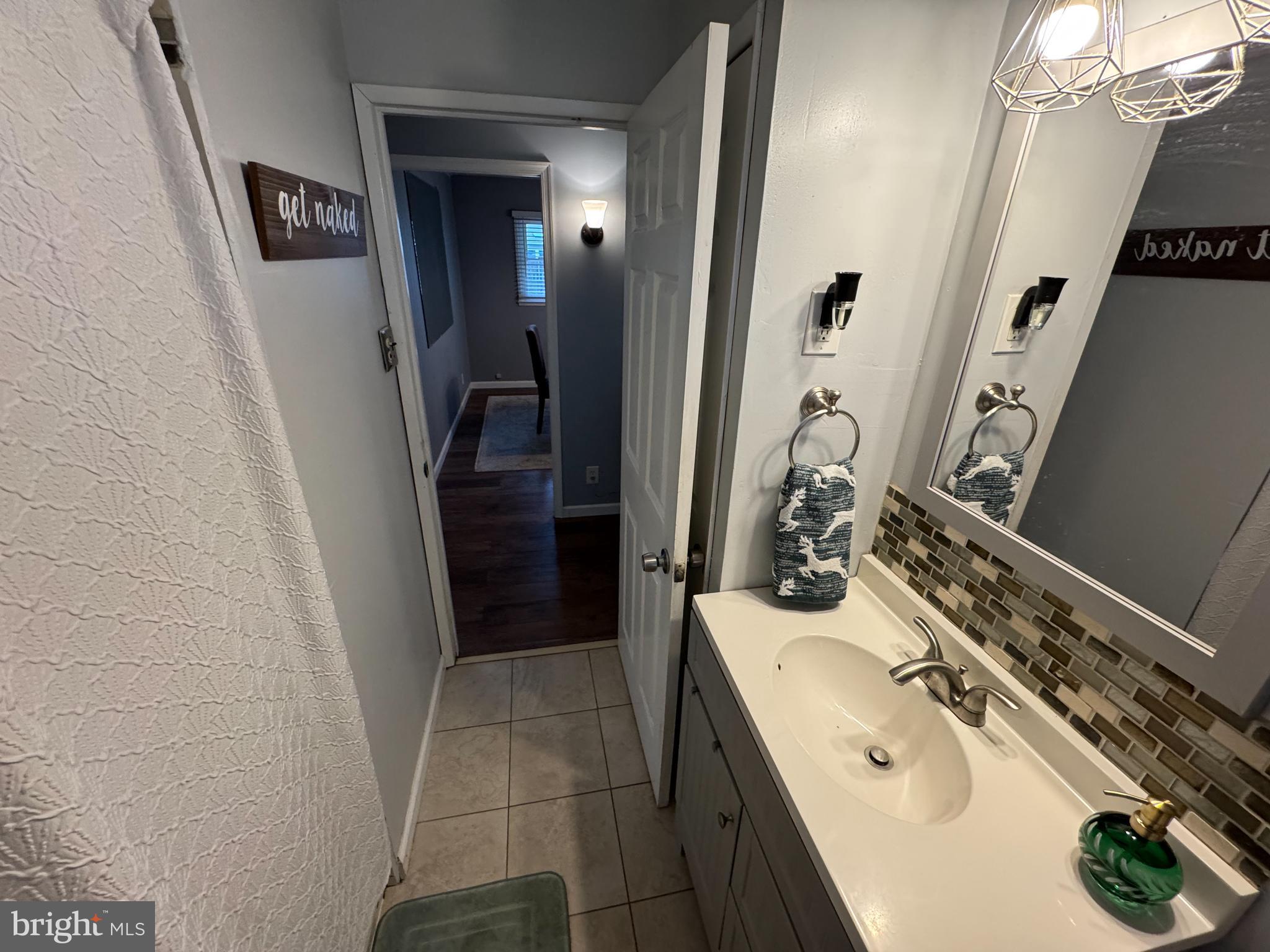 802 Dunbury Road Fairless Hills, PA 19030 - Photo 22 of 27 Full Bathroom