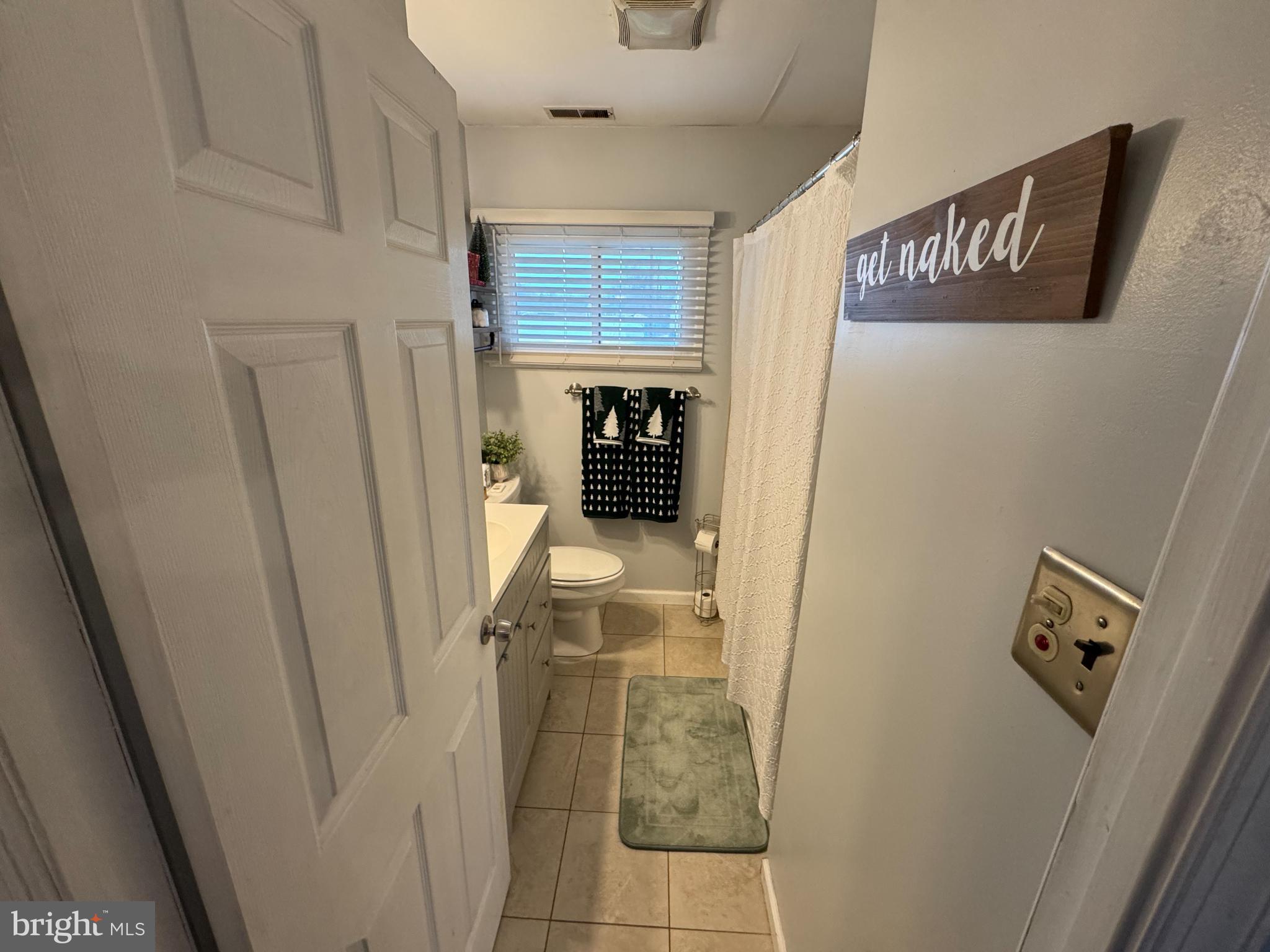 802 Dunbury Road Fairless Hills, PA 19030 - Photo 23 of 27 Full Bathroom