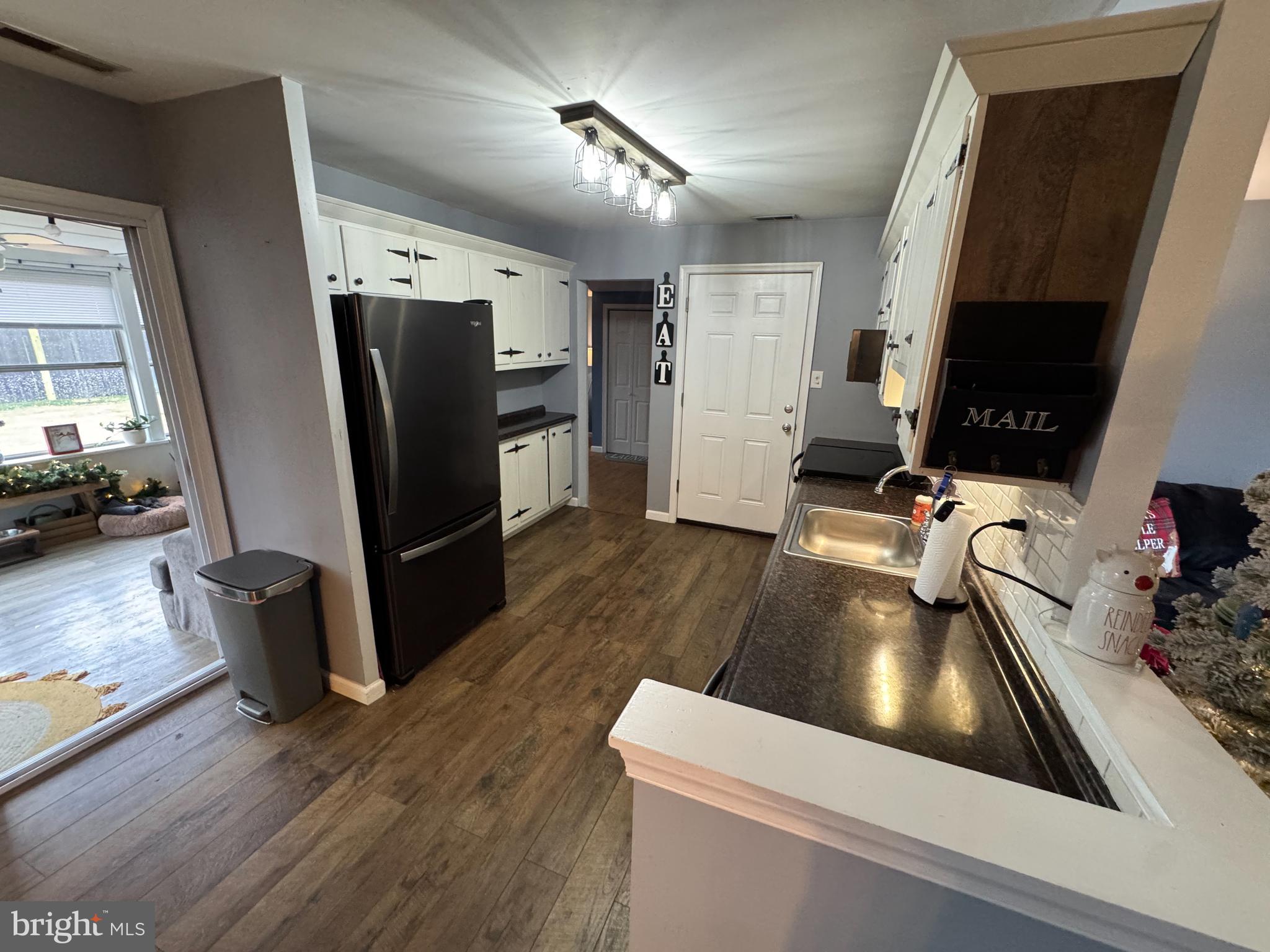 802 Dunbury Road Fairless Hills, PA 19030 - Photo 9 of 27 Kitchen