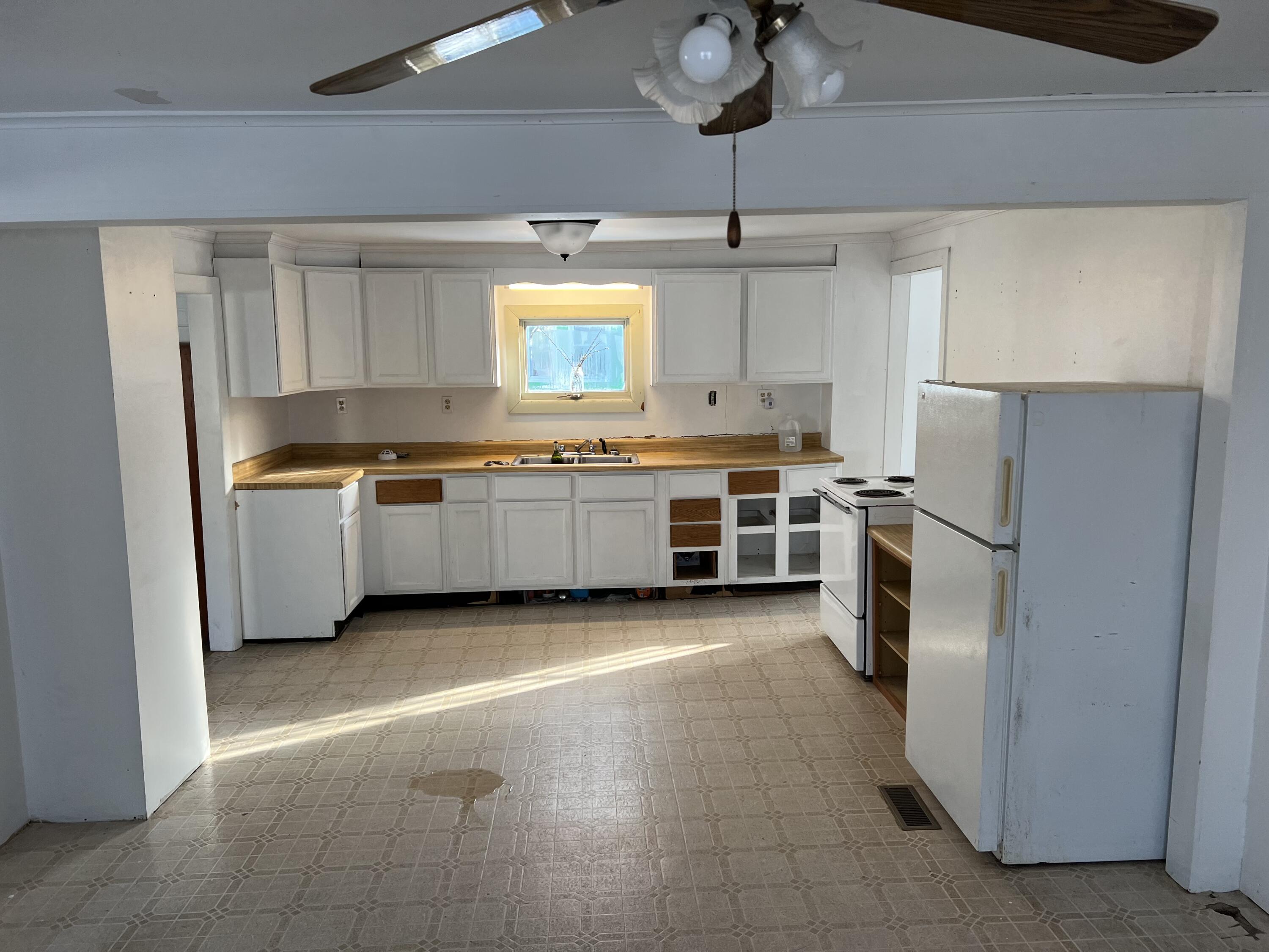 126 Lincoln Street Millinocket, ME 04462 - Photo 7 of 33 28D6574B-5CF7-4230-BADD-4E8283DEB2B8