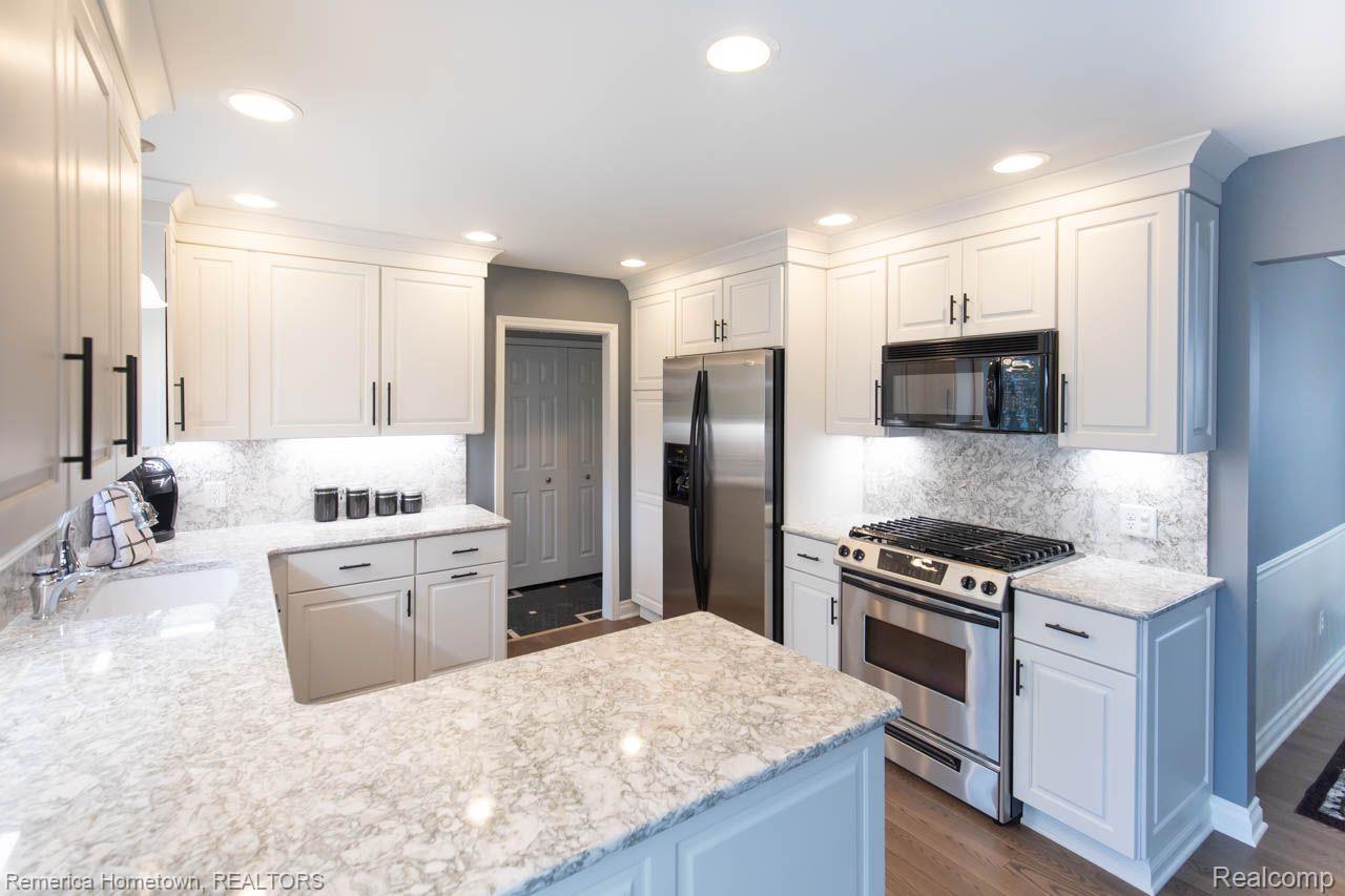 Notice the under cabinet custom lighting.