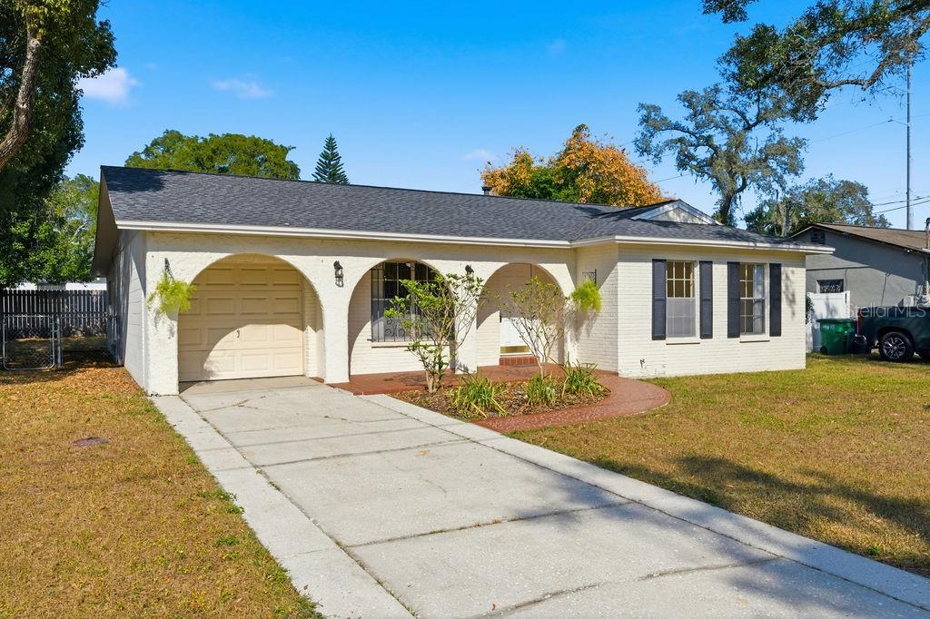 2105 West Barclay Road Tampa, FL 33612 - Photo 2 of 63