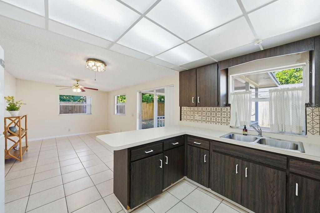 2105 West Barclay Road Tampa, FL 33612 - Photo 21 of 63