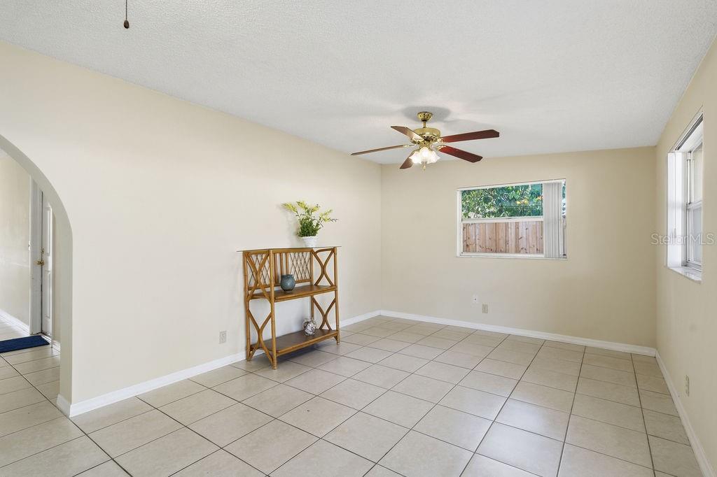 2105 West Barclay Road Tampa, FL 33612 - Photo 32 of 63