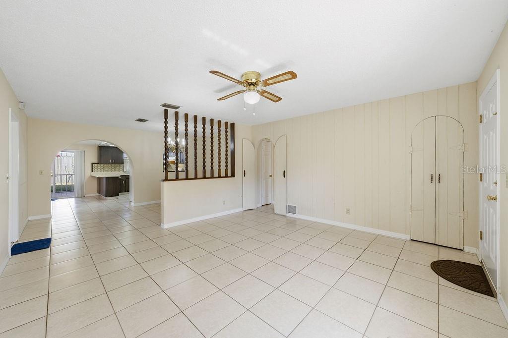 2105 West Barclay Road Tampa, FL 33612 - Photo 5 of 63