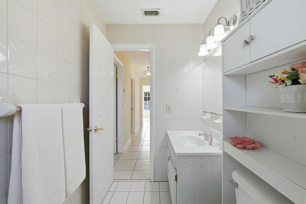 2105 West Barclay Road Tampa, FL 33612 - Photo 53 of 63