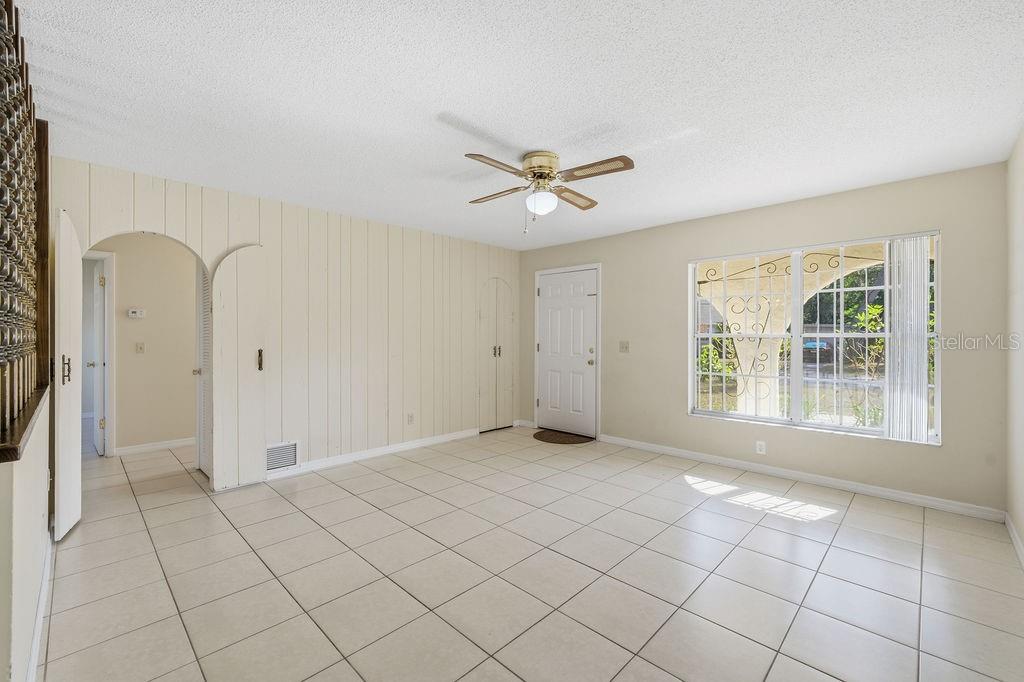 2105 West Barclay Road Tampa, FL 33612 - Photo 6 of 63