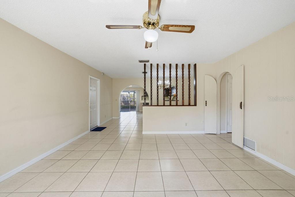 2105 West Barclay Road Tampa, FL 33612 - Photo 7 of 63