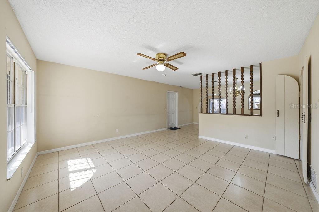 2105 West Barclay Road Tampa, FL 33612 - Photo 8 of 63