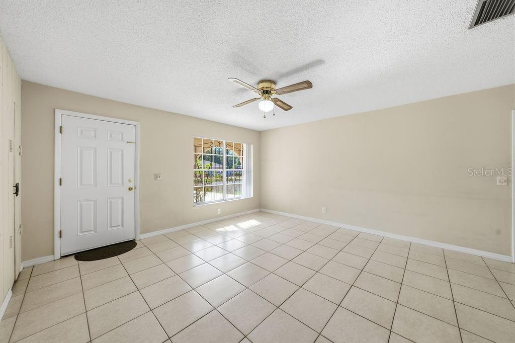 2105 West Barclay Road Tampa, FL 33612 - Photo 10 of 63