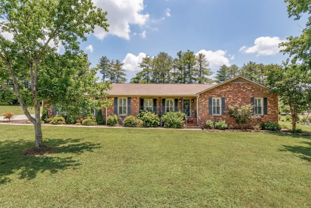 $329,000 | 1886 Wellsbrook Drive, Fayetteville, TN 37334