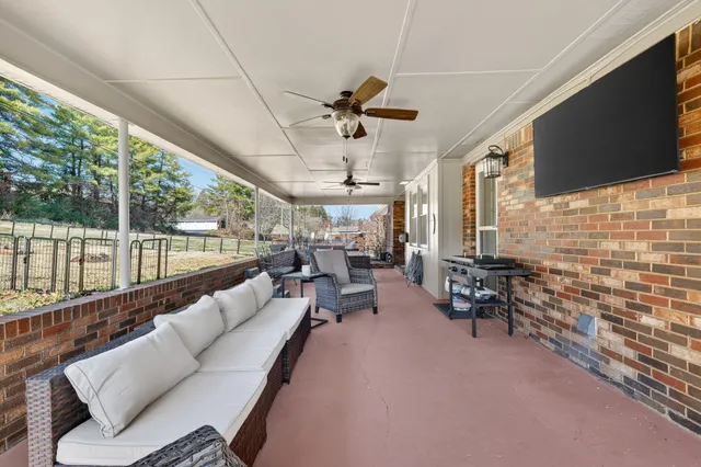 $329,000 | 1886 Wellsbrook Drive, Fayetteville, TN 37334