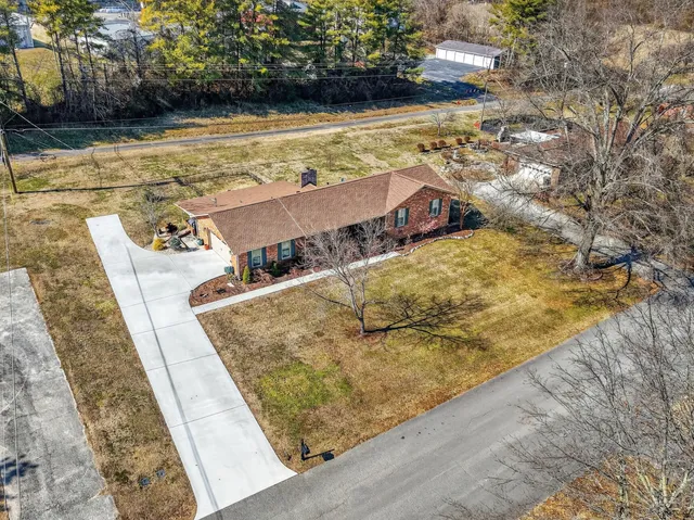 $329,000 | 1886 Wellsbrook Drive, Fayetteville, TN 37334