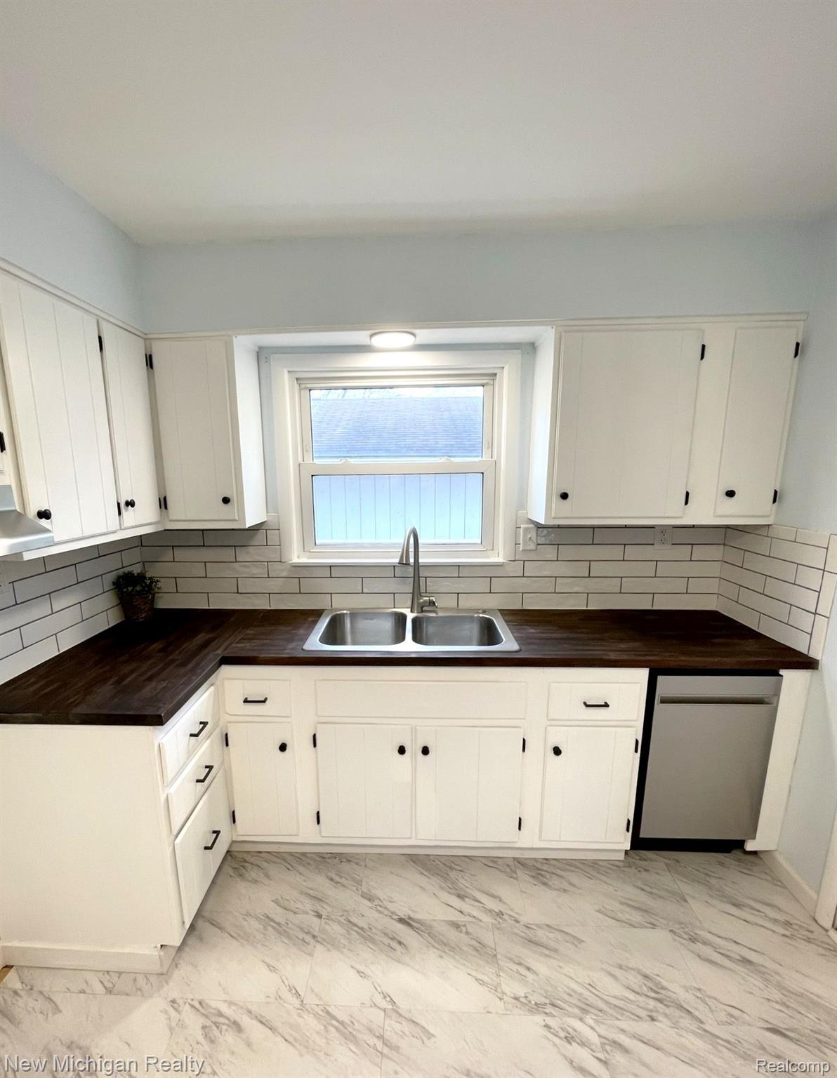 4060 North Center Road Flint, MI 48506 - Photo 8 of 27 Gallery Image 8