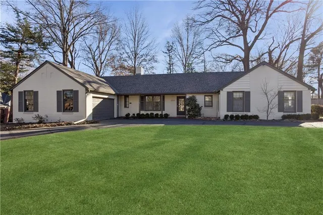 $899,000 | 2515 West 65th Street, Mission Hills, KS 66208