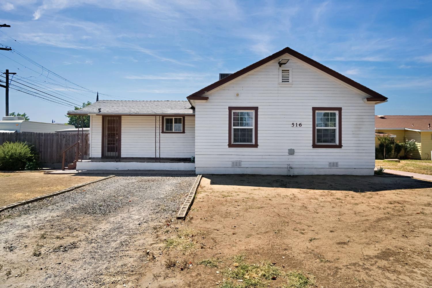 516 West 7th Street Madera, CA 93637 - Photo 4 of 34