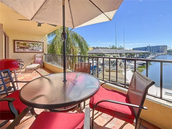 $2,350 | 1750 Harbor Place, Unit 104, South Pasadena, FL 33707