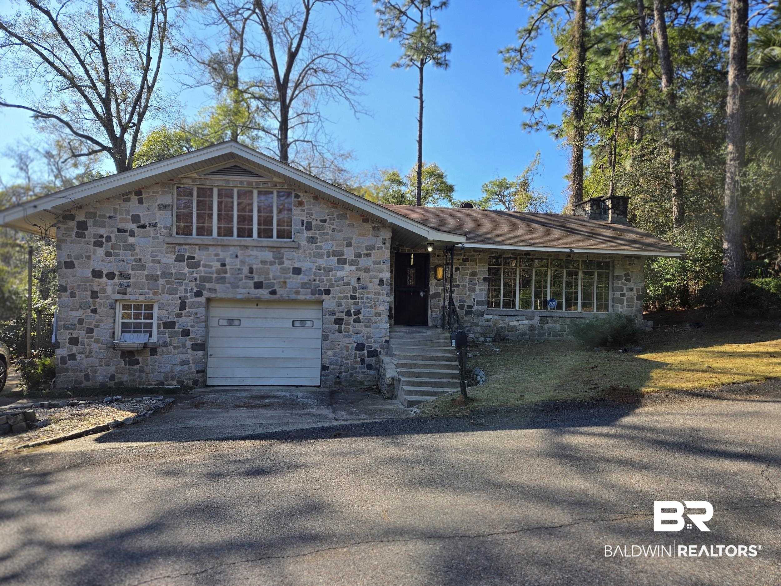 5231 Colonial Circle North Mobile, AL 36618 - Photo 1 of 1 main