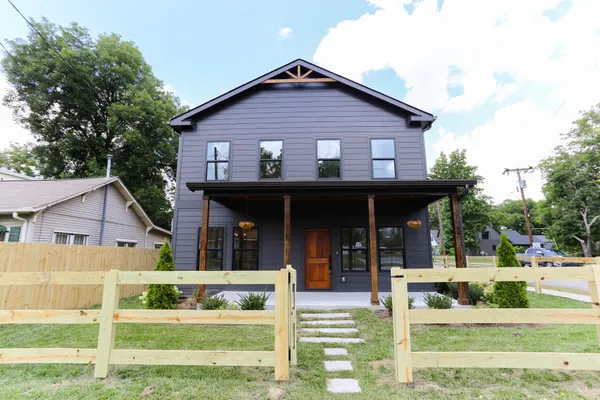 a view of house with a yard