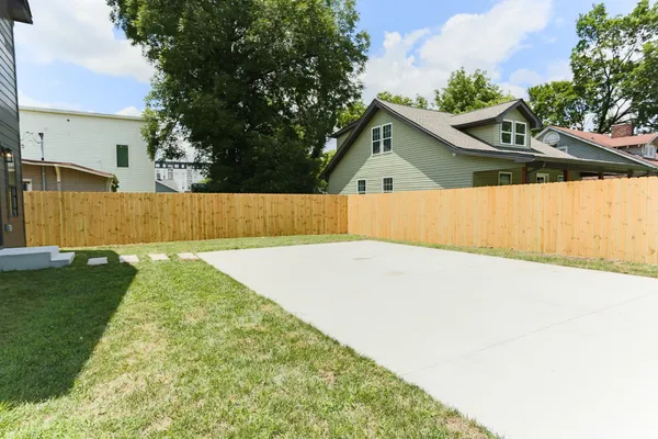 a view of back yard of the house