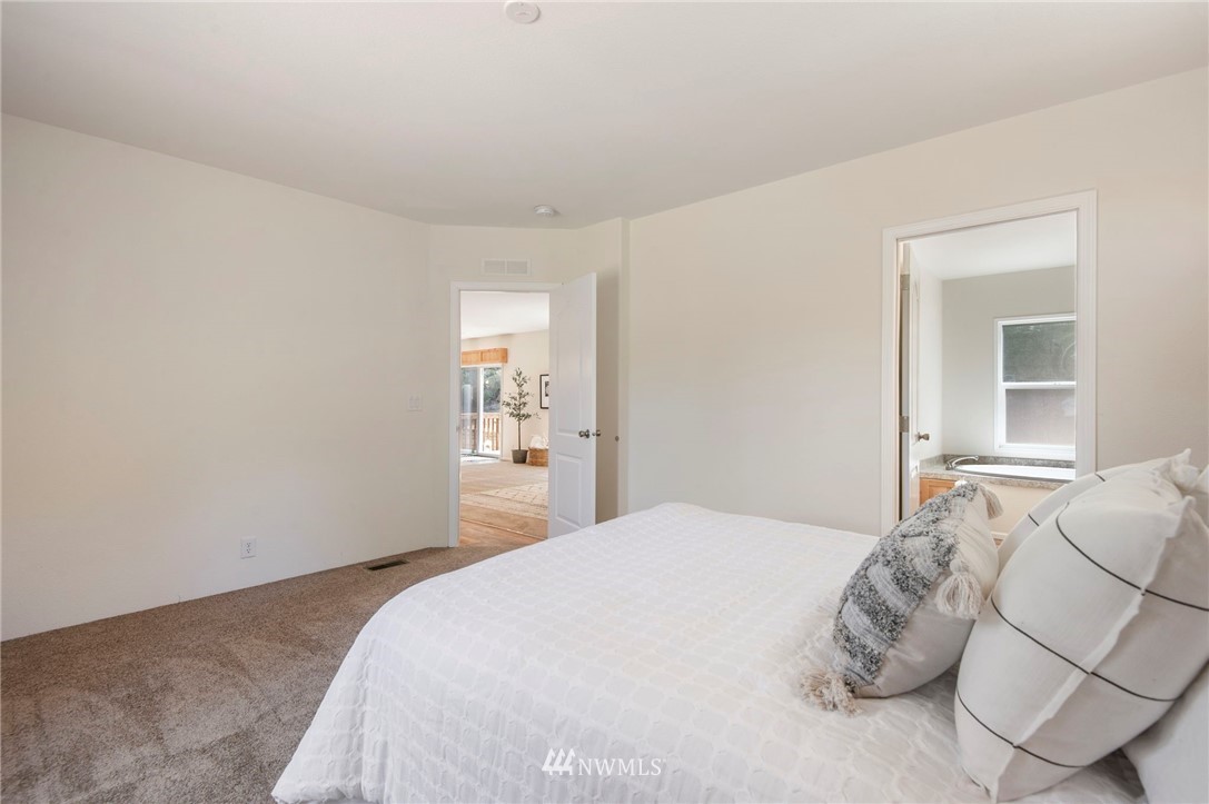 4400 East Rasor Road Belfair, WA 98528 - Photo 14 of 34 Gallery Image 14