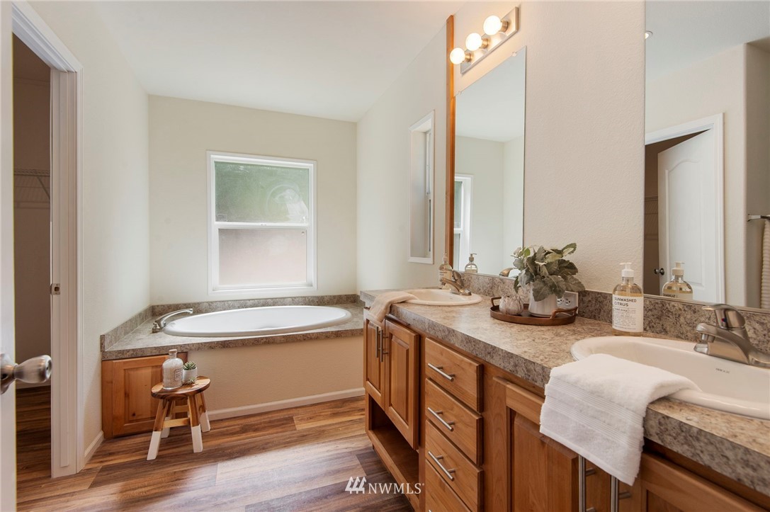 4400 East Rasor Road Belfair, WA 98528 - Photo 15 of 34 Gallery Image 15