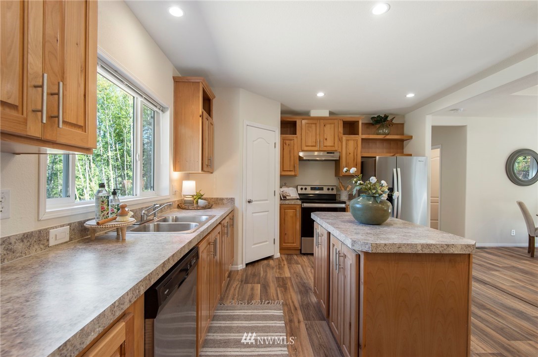 4400 East Rasor Road Belfair, WA 98528 - Photo 5 of 34 Gallery Image 5