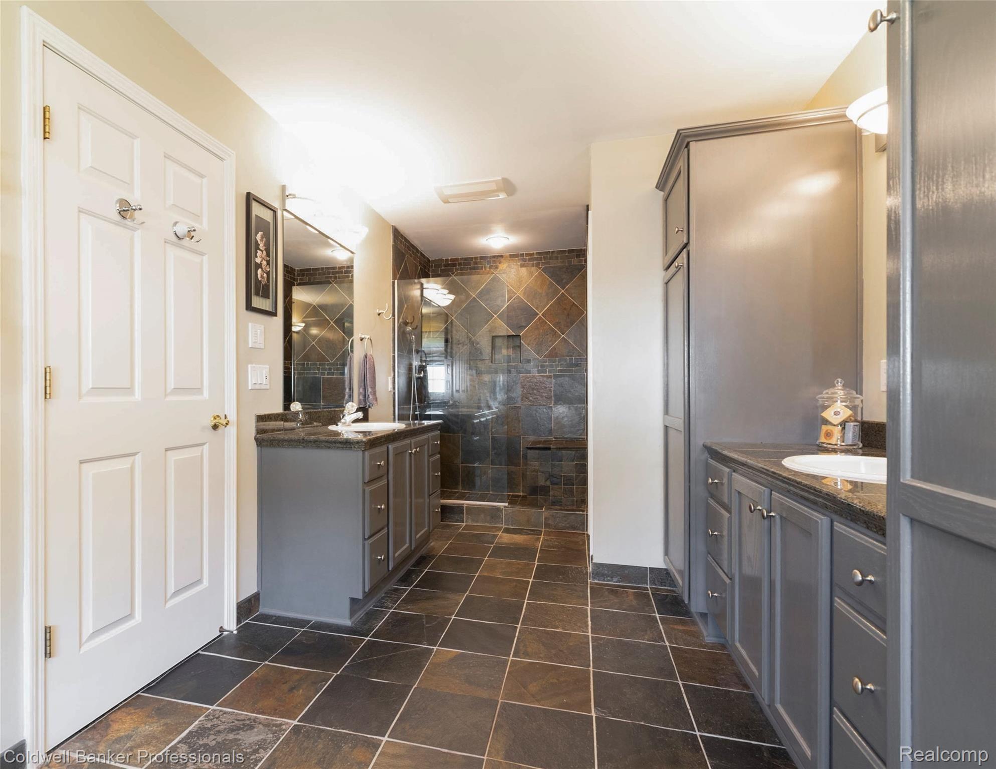1040 Indianpipe Road Lake Orion, MI 48360 - Photo 20 of 41 Luxurious Master Bath-Separate Shower with a Euroglass Door