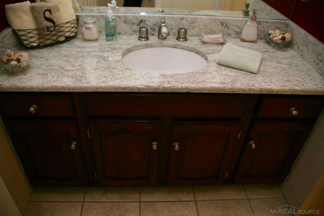 2376 Norton Road Rochester Hills, MI 48307 - Photo 14 of 25