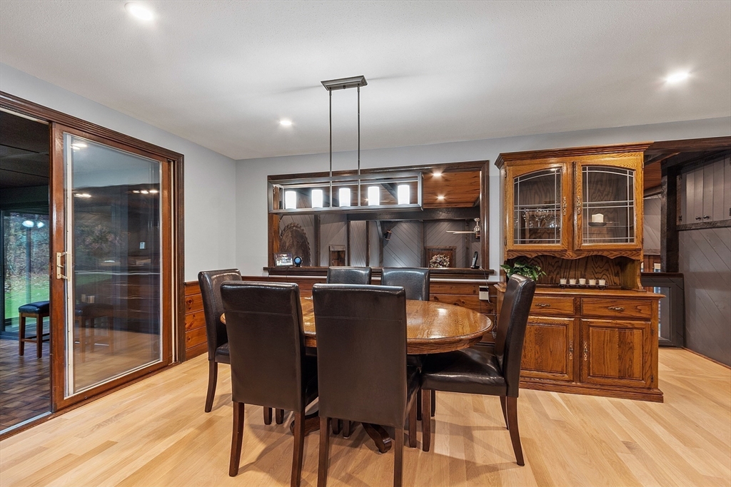 114 Stonecleave Road North Andover, MA 01845 - Photo 6 of 35 Gallery Image 6