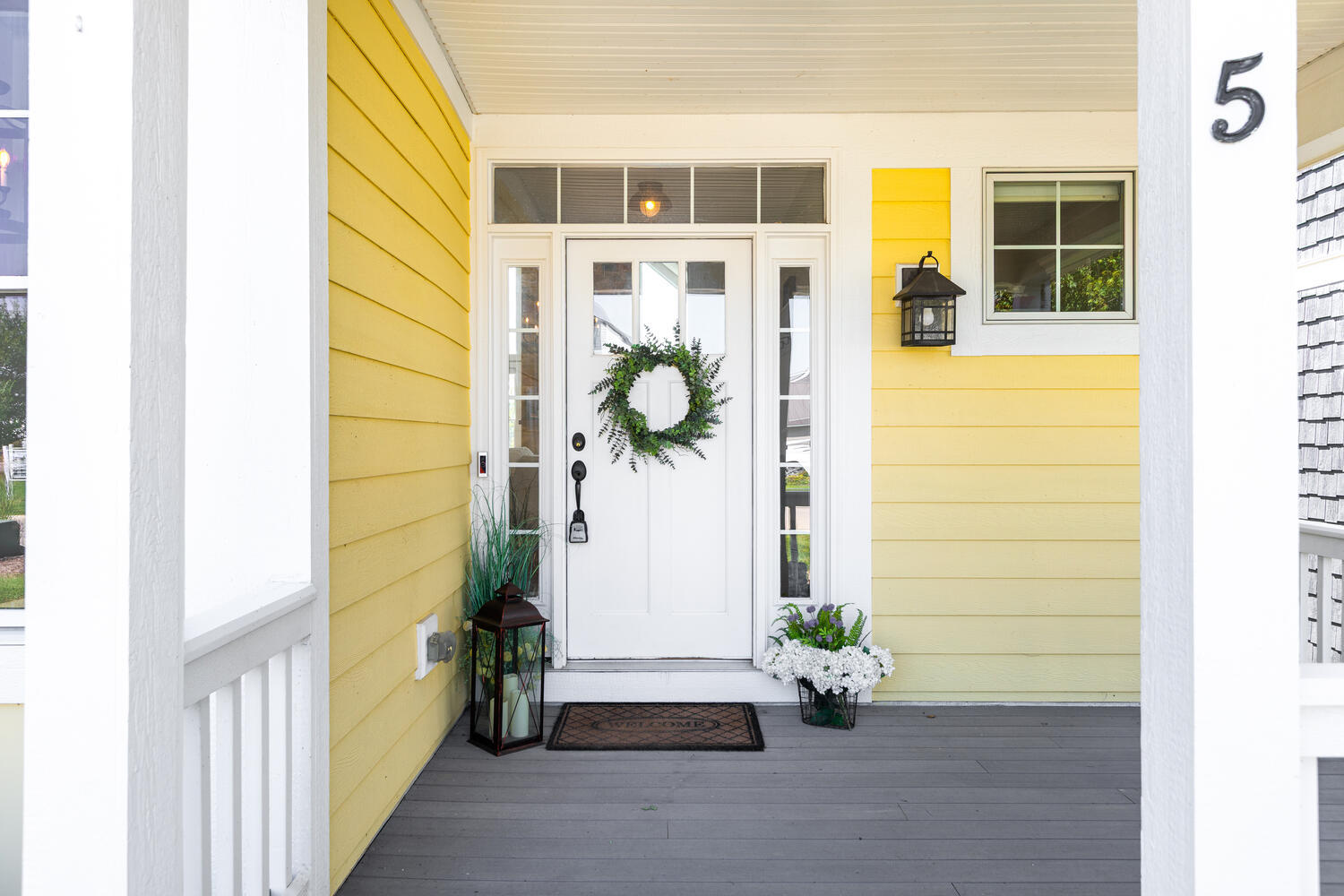 5 Windward Way Ottawa, IL 61350 - Photo 17 of 50 a view of porch with windows