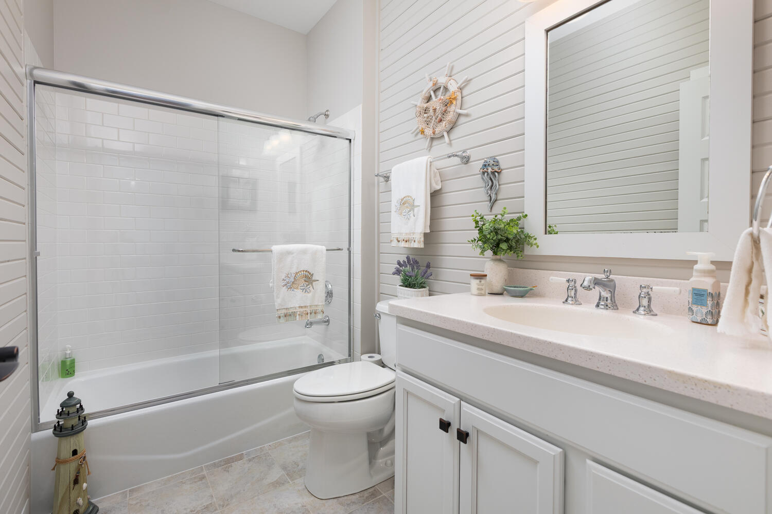 5 Windward Way Ottawa, IL 61350 - Photo 36 of 50 a bathroom with a sink a toilet and a bathtub