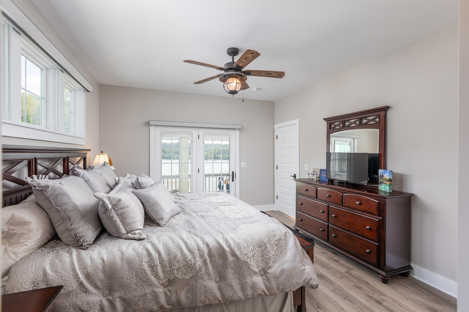 5 Windward Way Ottawa, IL 61350 - Photo 39 of 50 a bedroom with a bed and wooden floor